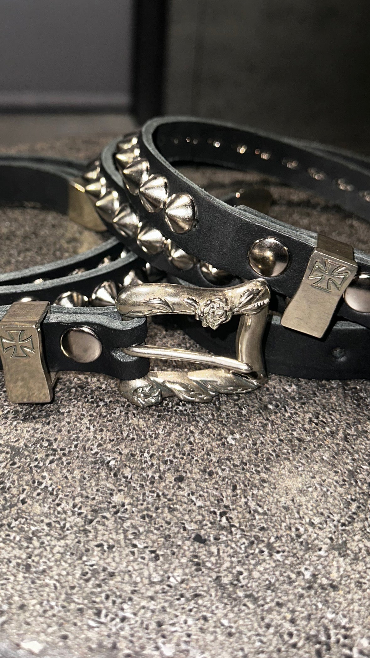 STUDDED LEATHER BELT